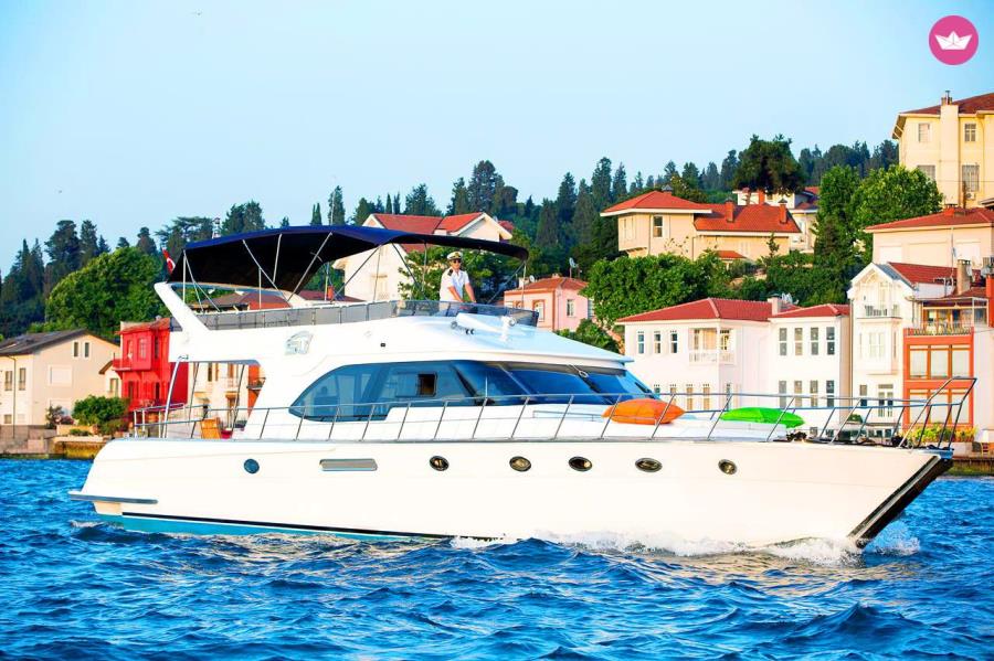 Istanbul Private Bosphorus Strait Sightseeing Yacht Cruise