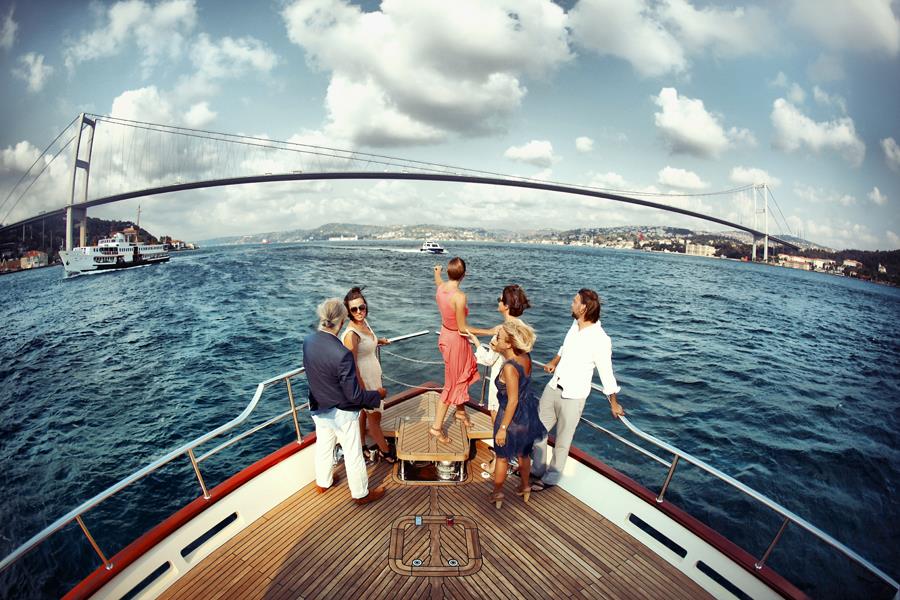 Istanbul Half-Day Cruise and Cable Car to Pierre Loti Hill