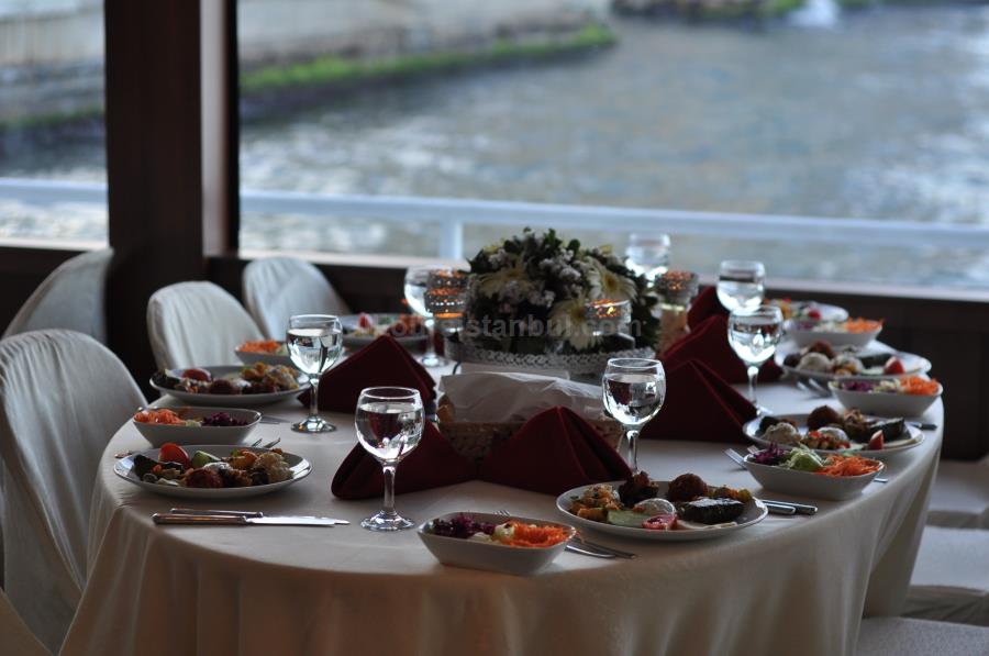 Pasha/Orient house Dinner cruise istanbul.JPG