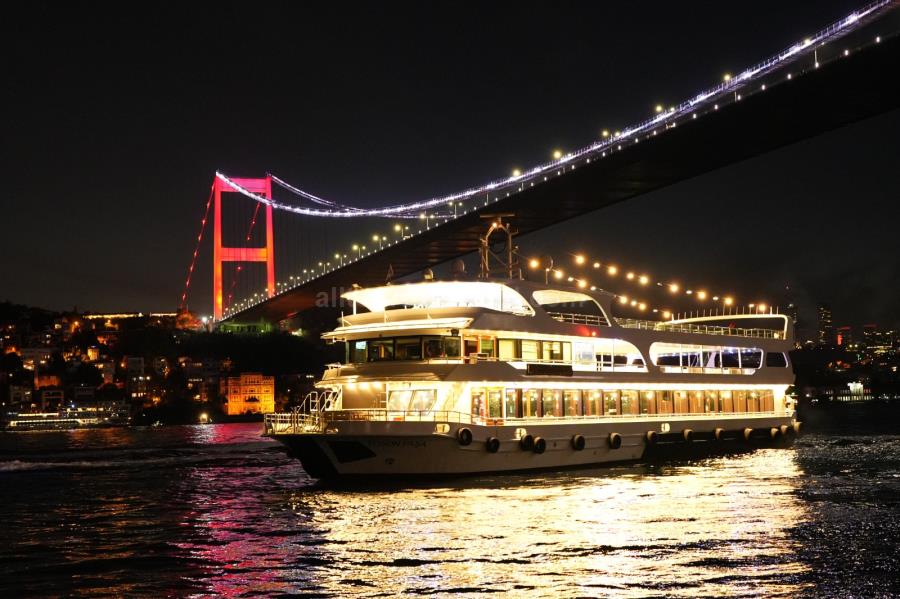 istanbul bosphorus ,night dinner,boat,cruise with private table-1.jpg