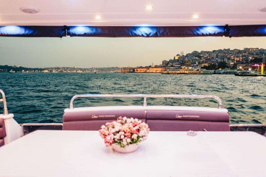istanbul sunset yacht cruise-1.jpg