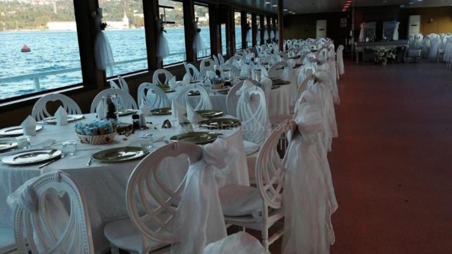 Istanbu New Year's Party Cruise with Buffet and Drinks-3.jpg